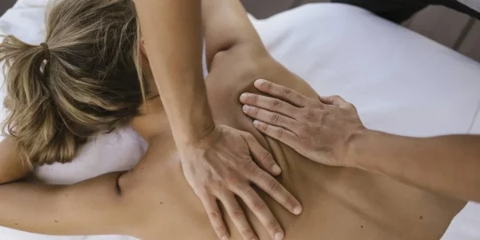 Ontspanning en herstel bij burn-out: de kracht van floaten, voetendetox en massages